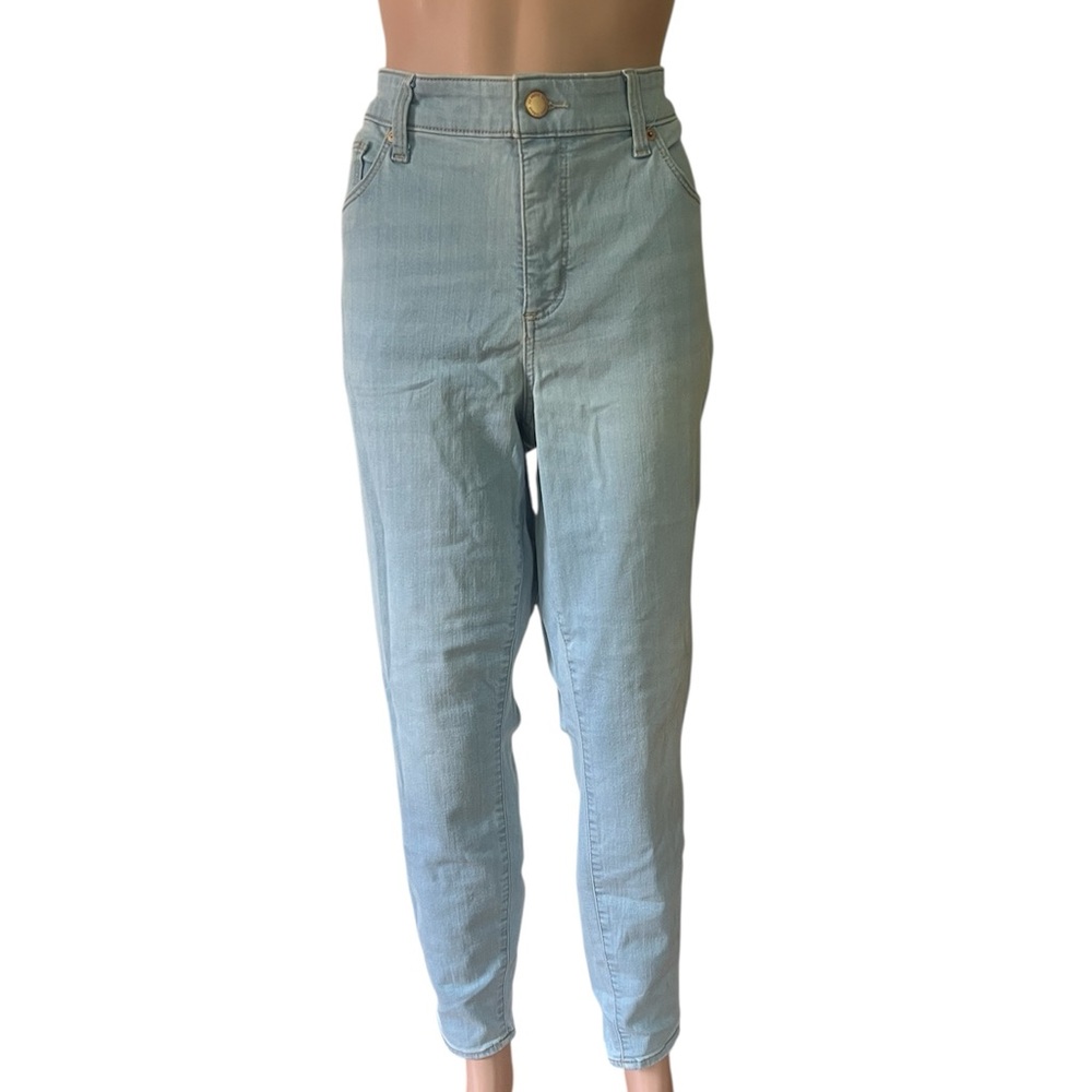 Universal Thread Women's High Rise Jeans - Light Blue